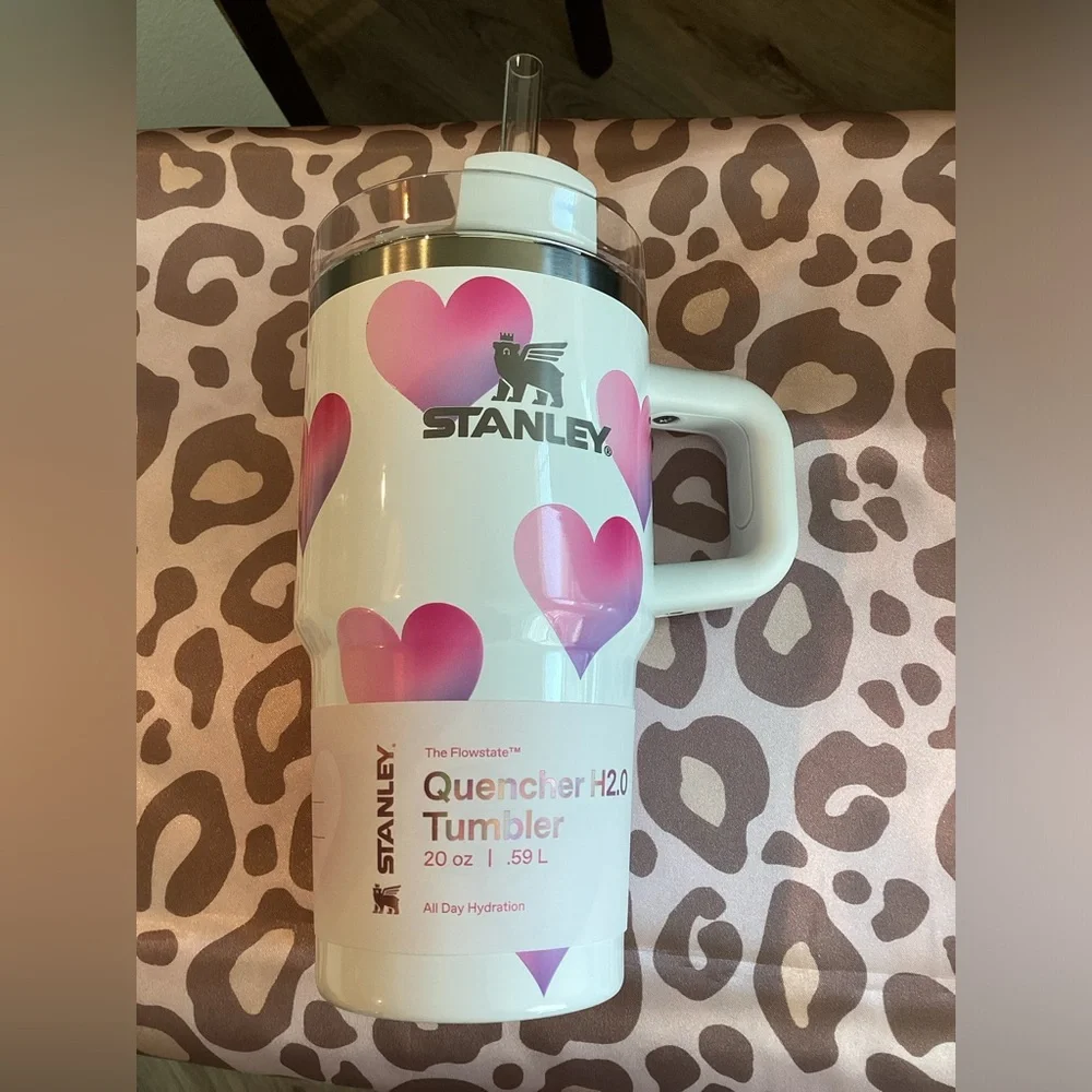 💖Stanley 20oz H20 Flowstate Quencher Tumbler Frost Heart Gradient NWT- RARE💖 - Picture 3 of 4